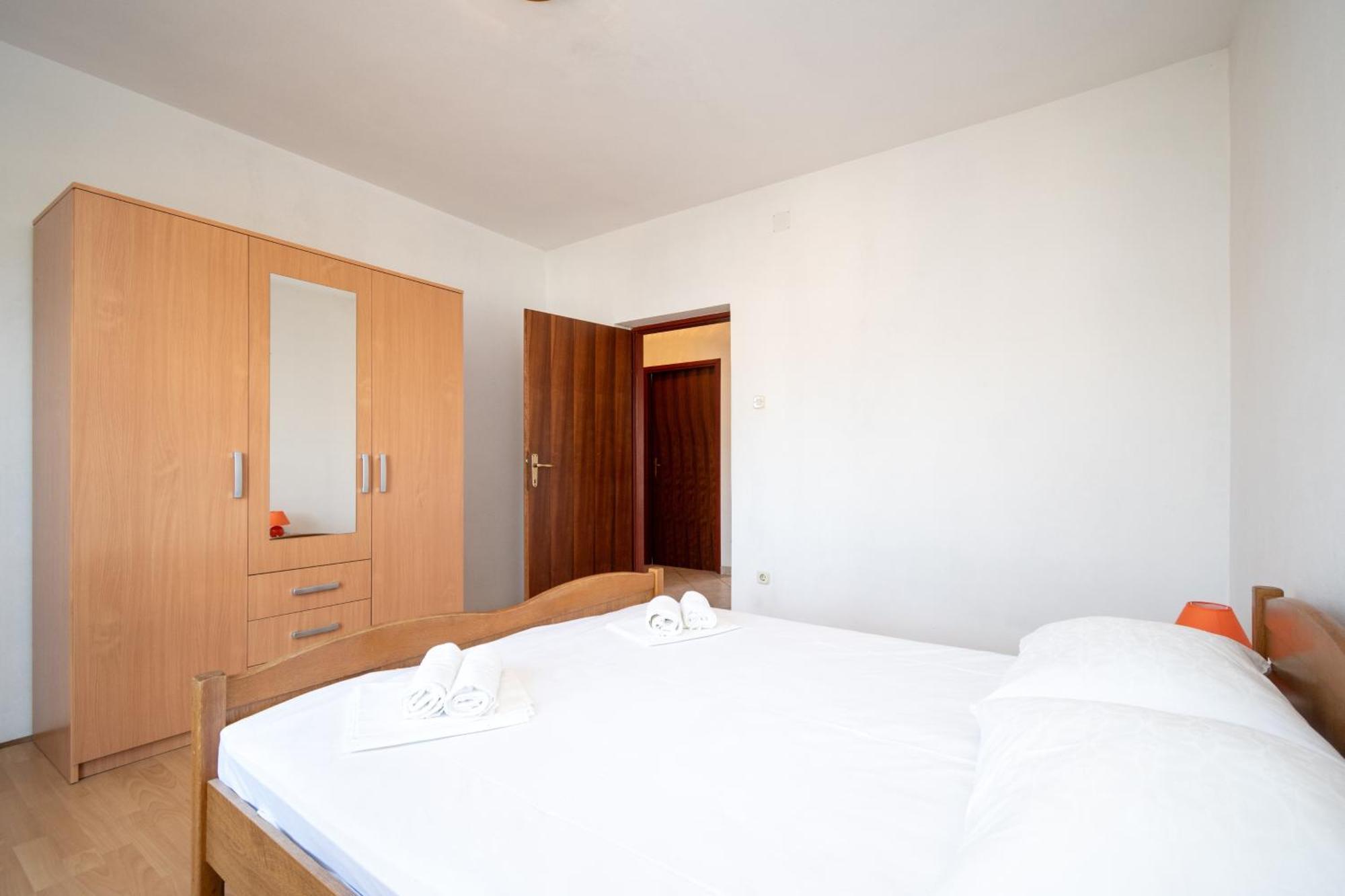 Apartments With A Parking Space Pag - 15765 Pag Town Room photo